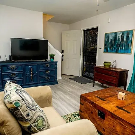 3 Bedroom Townhome Minutes To Uptown
